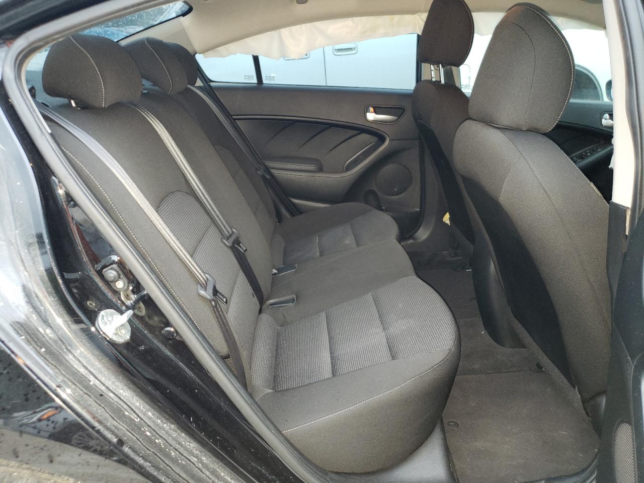 Photo 6 from auction – 2017 KIA FORTE LX with VIN 3KPFK4A75HE049138