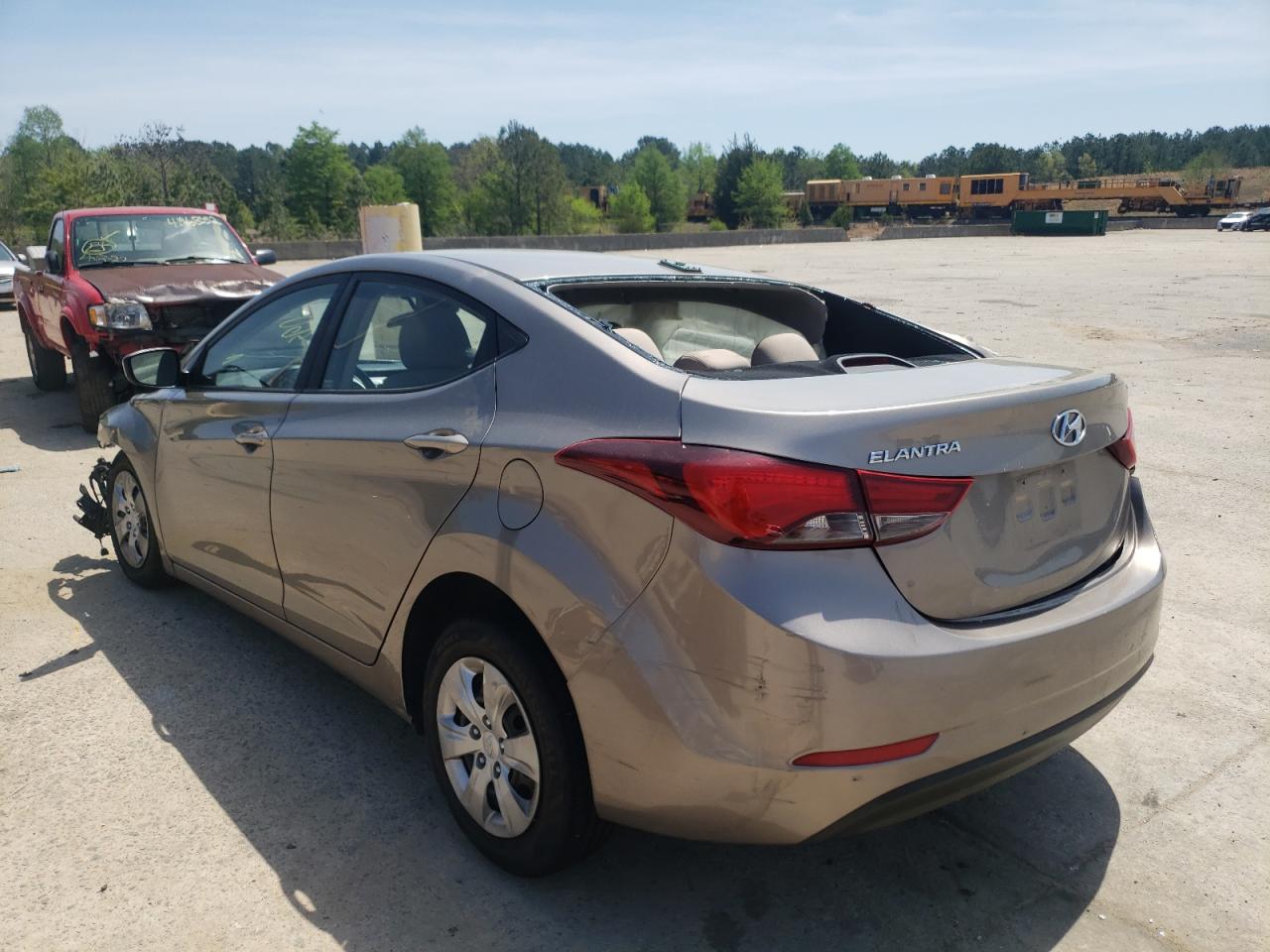 Photo 3 from auction – 2016 HYUNDAI ELANTRA SE with VIN 5NPDH4AE8GH692694