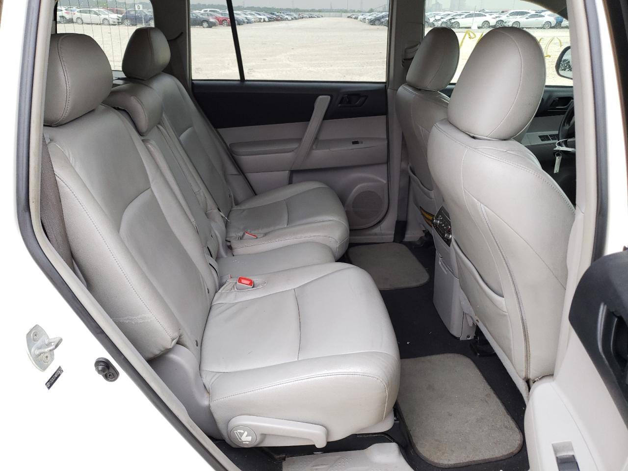 Photo 6 from auction – 2013 TOYOTA HIGHLANDER with VIN 5TDZA3EH8DS036736
