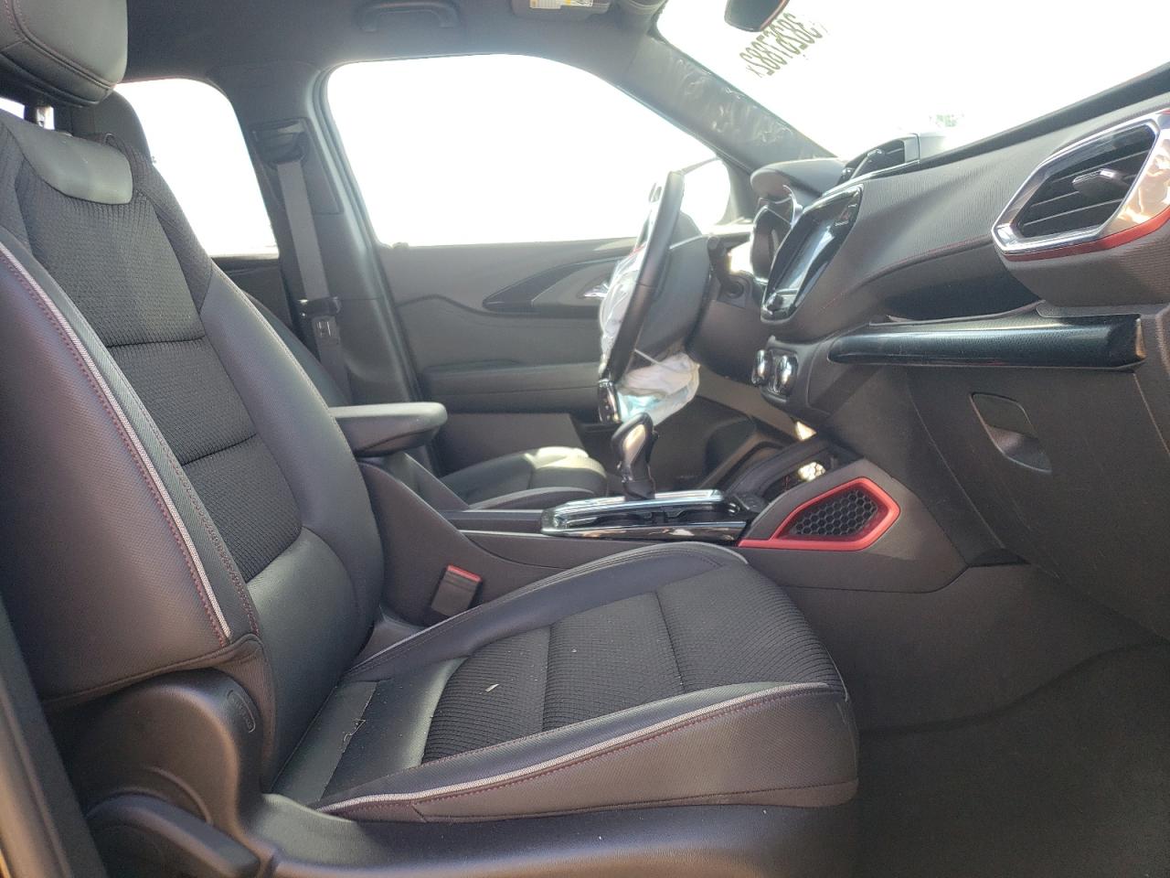 Photo 5 from auction – 2021 CHEVROLET TRAILBLAZE with VIN KL79MTSL6MB035878