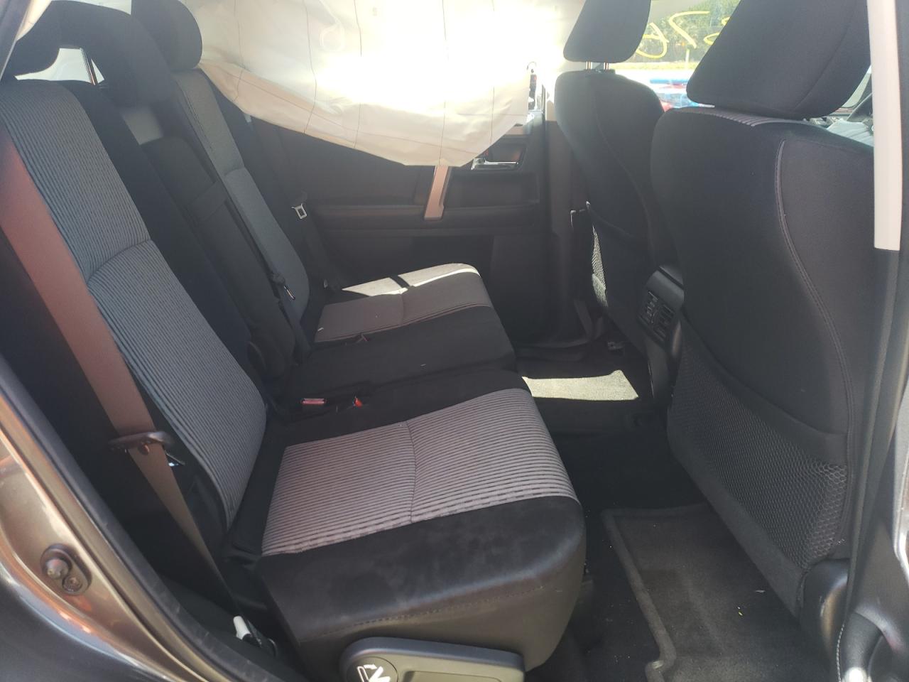 Photo 6 from auction – 2014 TOYOTA 4RUNNER SR with VIN JTEZU5JR7E5068338