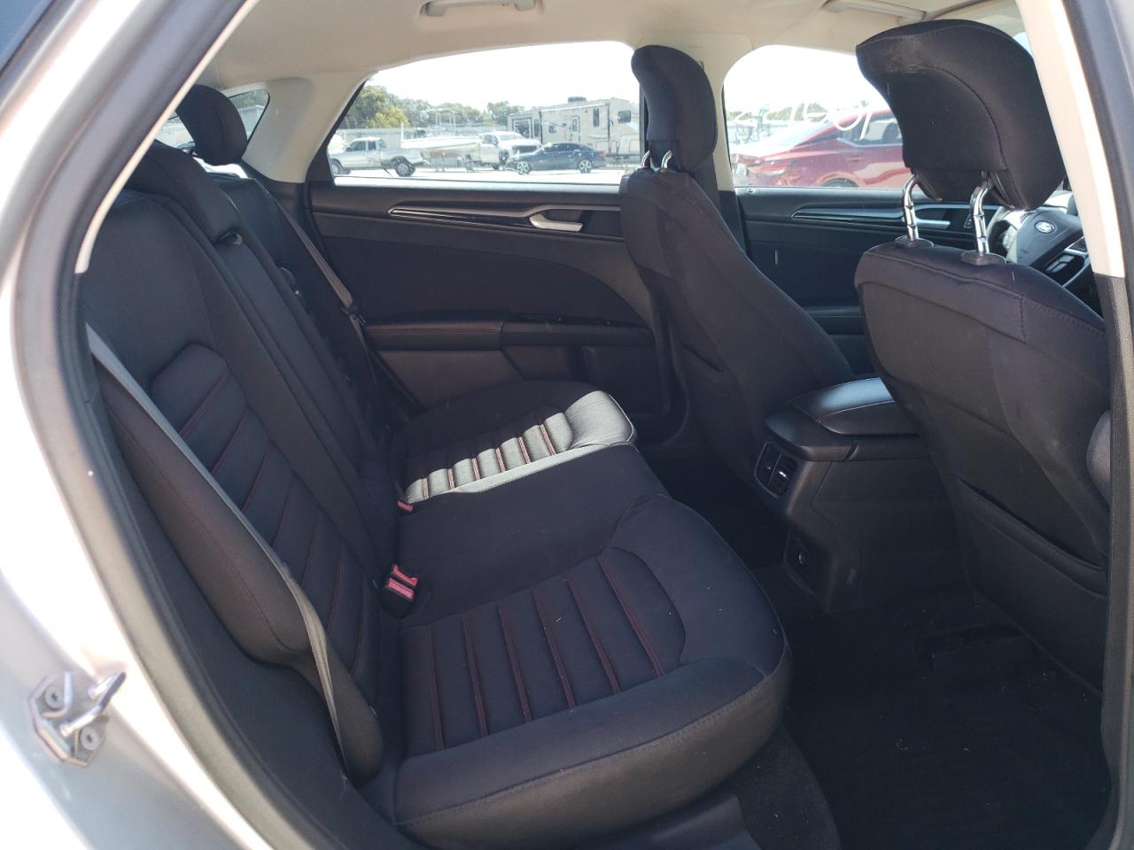 Photo 6 from auction – 2014 FORD FUSION SE with VIN 3FA6P0H71ER350497
