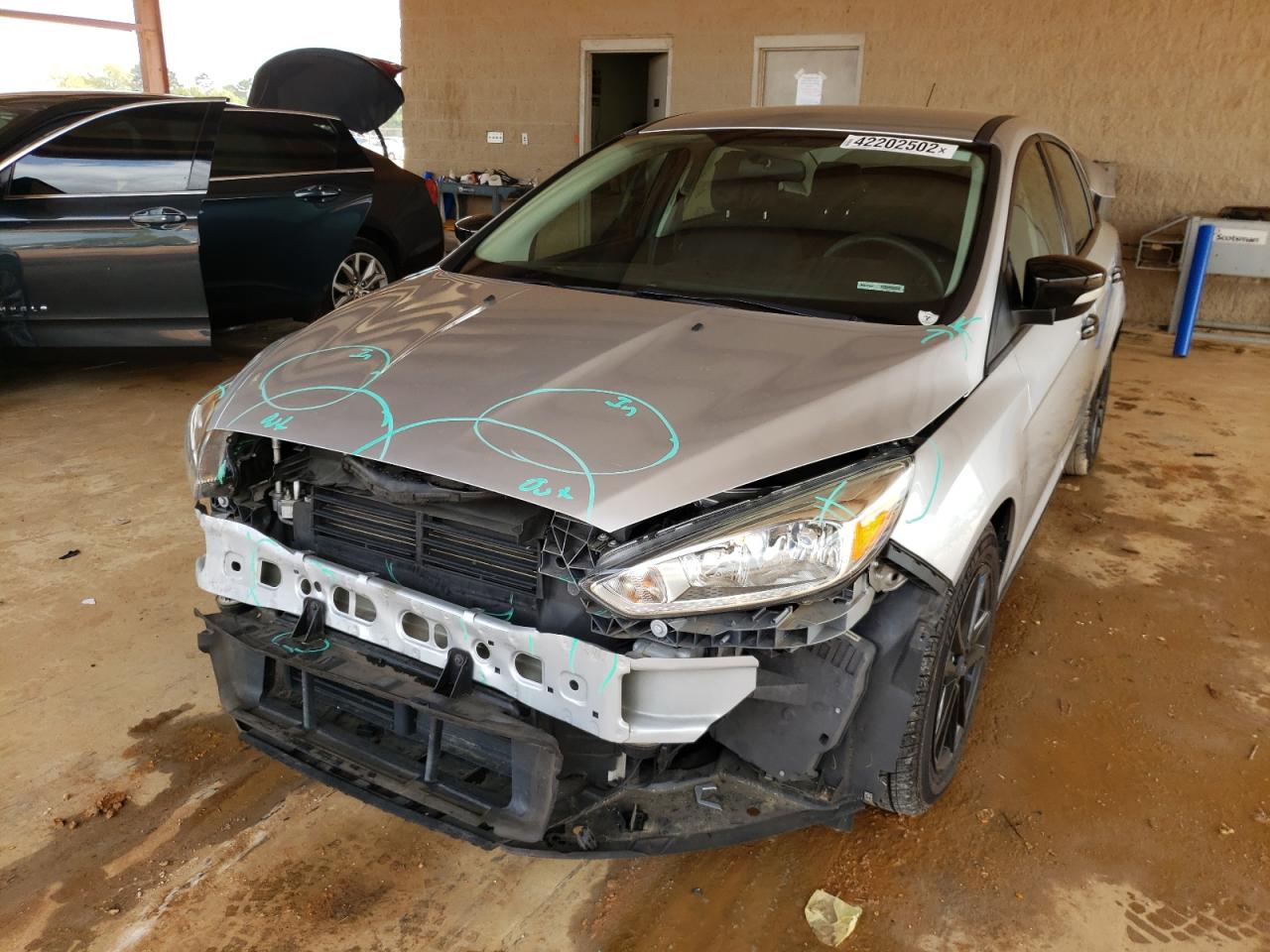Photo 2 from auction – 2017 FORD FOCUS SE with VIN 1FADP3F2XHL301799