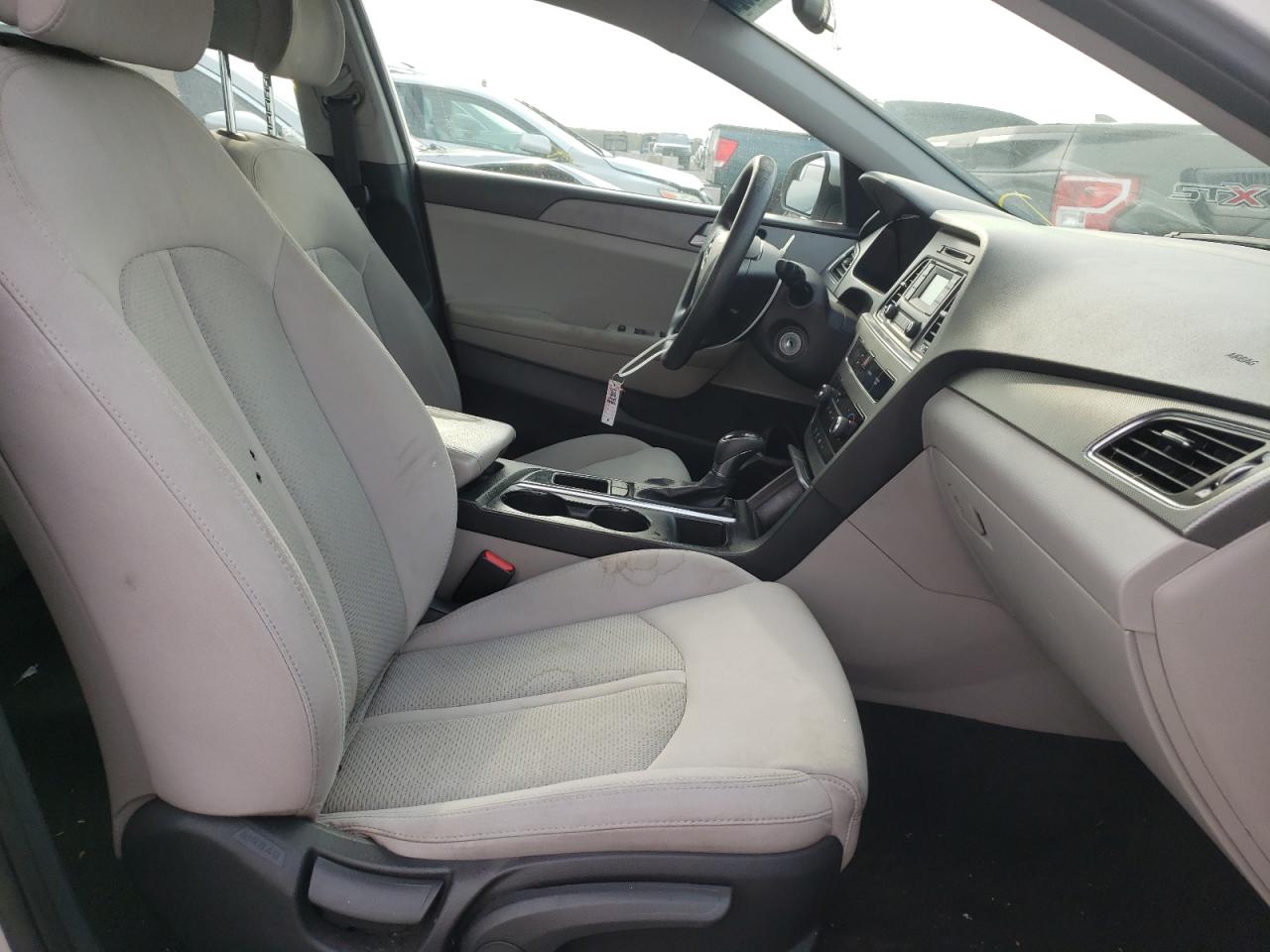 Photo 5 from auction – 2016 HYUNDAI SONATA SE with VIN 5NPE24AF8GH392605