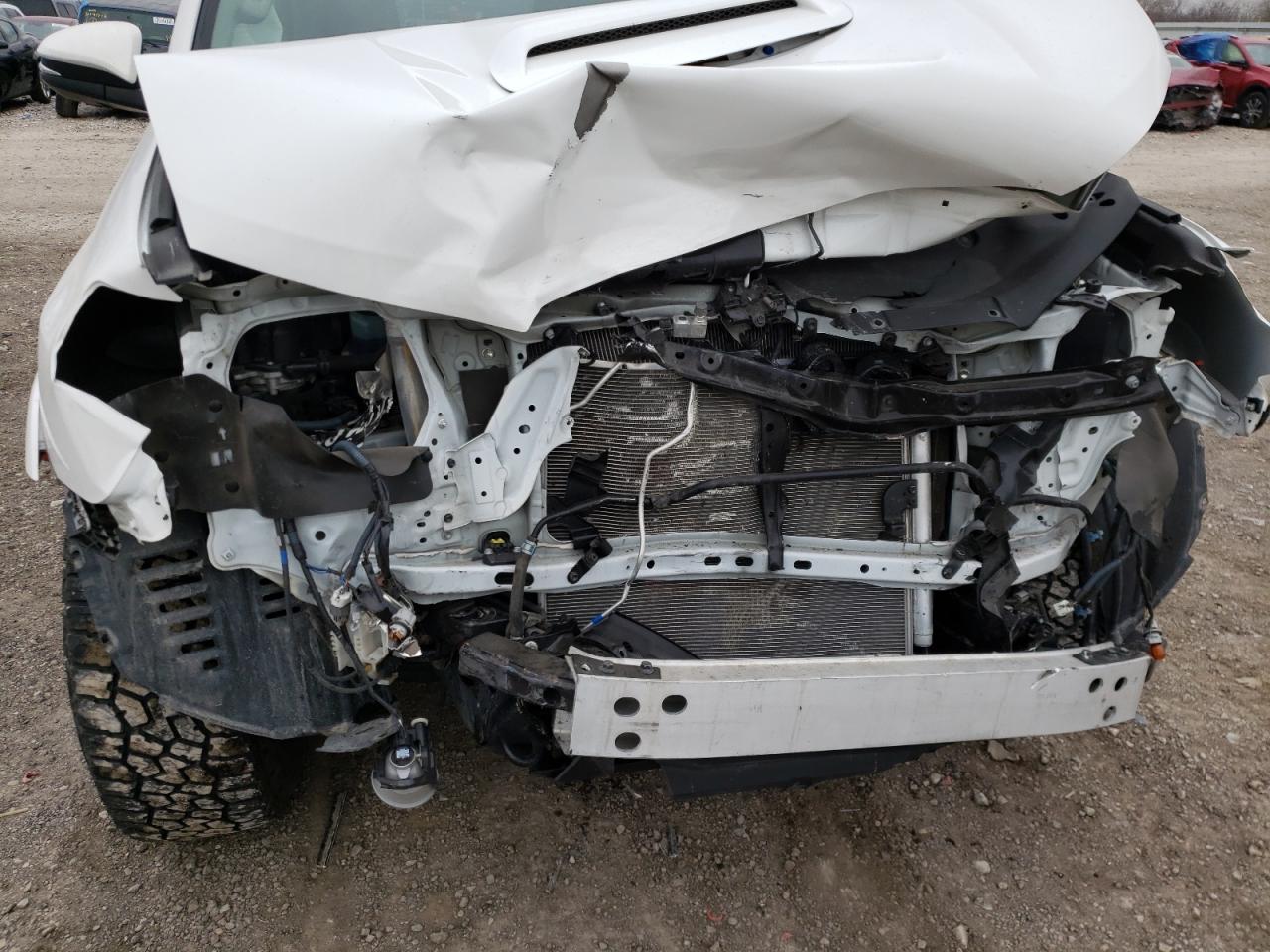 Photo 9 from auction – 2018 TOYOTA 4RUNNER SR with VIN JTEBU5JR3J5483409