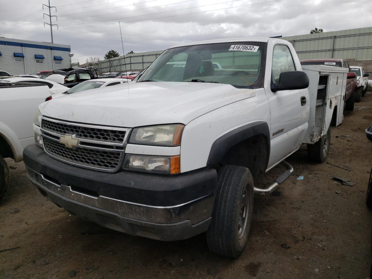 Photo 2 from auction – 2005 CHEVROLET SILVERADO with VIN 1GCHC24U25E242642