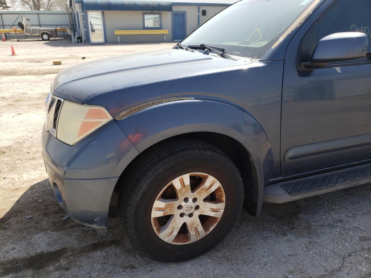 Photo 9 from auction – 2005 NISSAN PATHFINDER with VIN 5N1AR18U55C715266