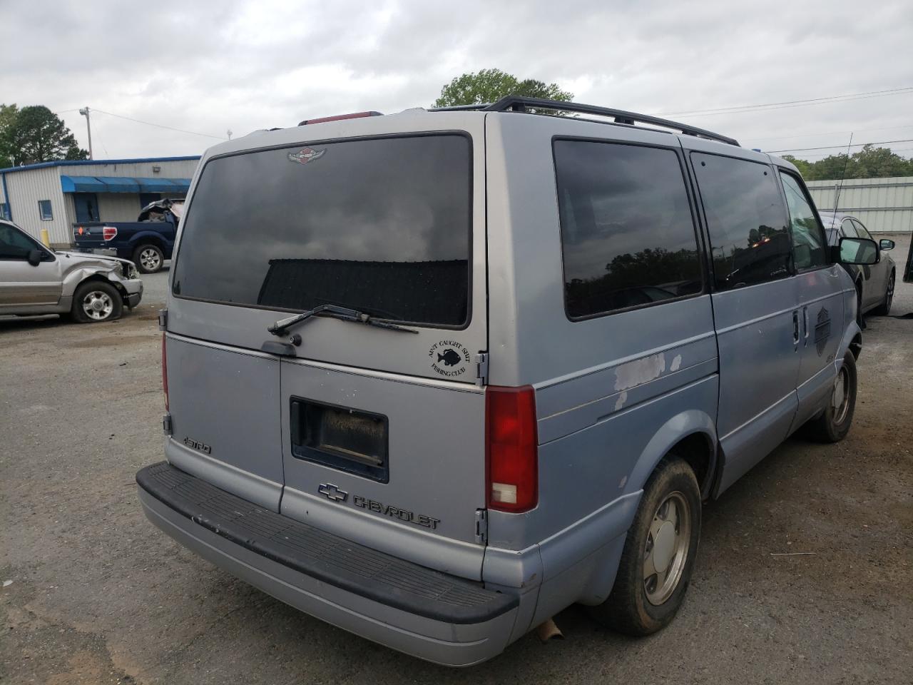 Photo 4 from auction – 2000 CHEVROLET ASTRO with VIN 1GNDM19W3YB195781