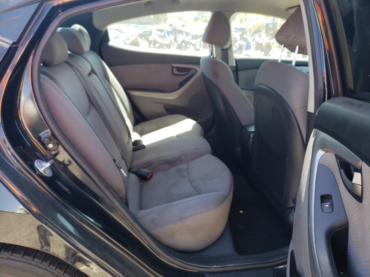 Photo 6 from auction – 2012 HYUNDAI ELANTRA GL with VIN 5NPDH4AE2CH098807
