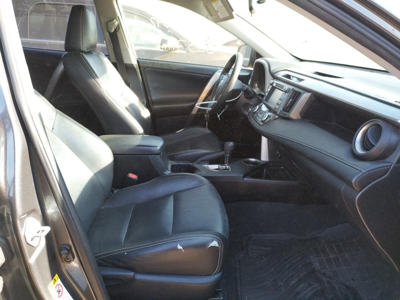 Photo 5 from auction – 2015 TOYOTA RAV4 XLE with VIN JTMRFREV5FD126984
