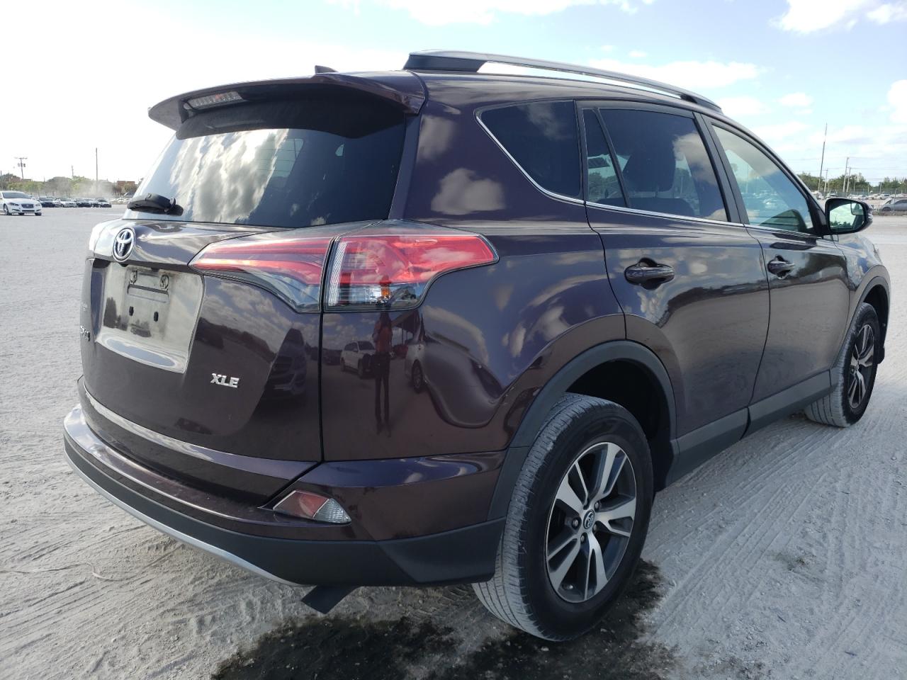 Photo 4 from auction – 2017 TOYOTA RAV4 XLE with VIN 2T3WFREV4HW371705