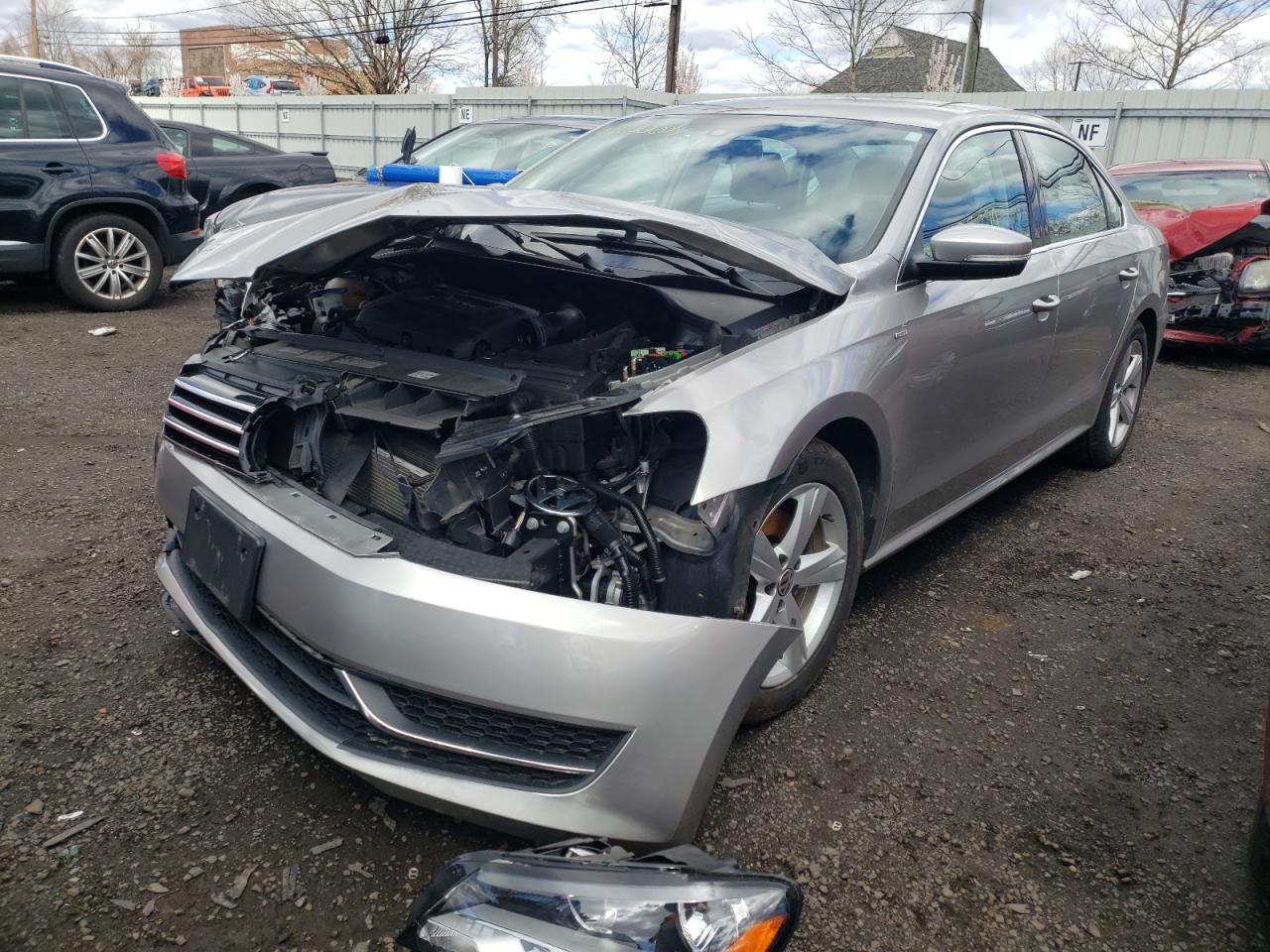 Photo 2 from auction – 2014 VOLKSWAGEN PASSAT S with VIN 1VWAT7A35EC037433