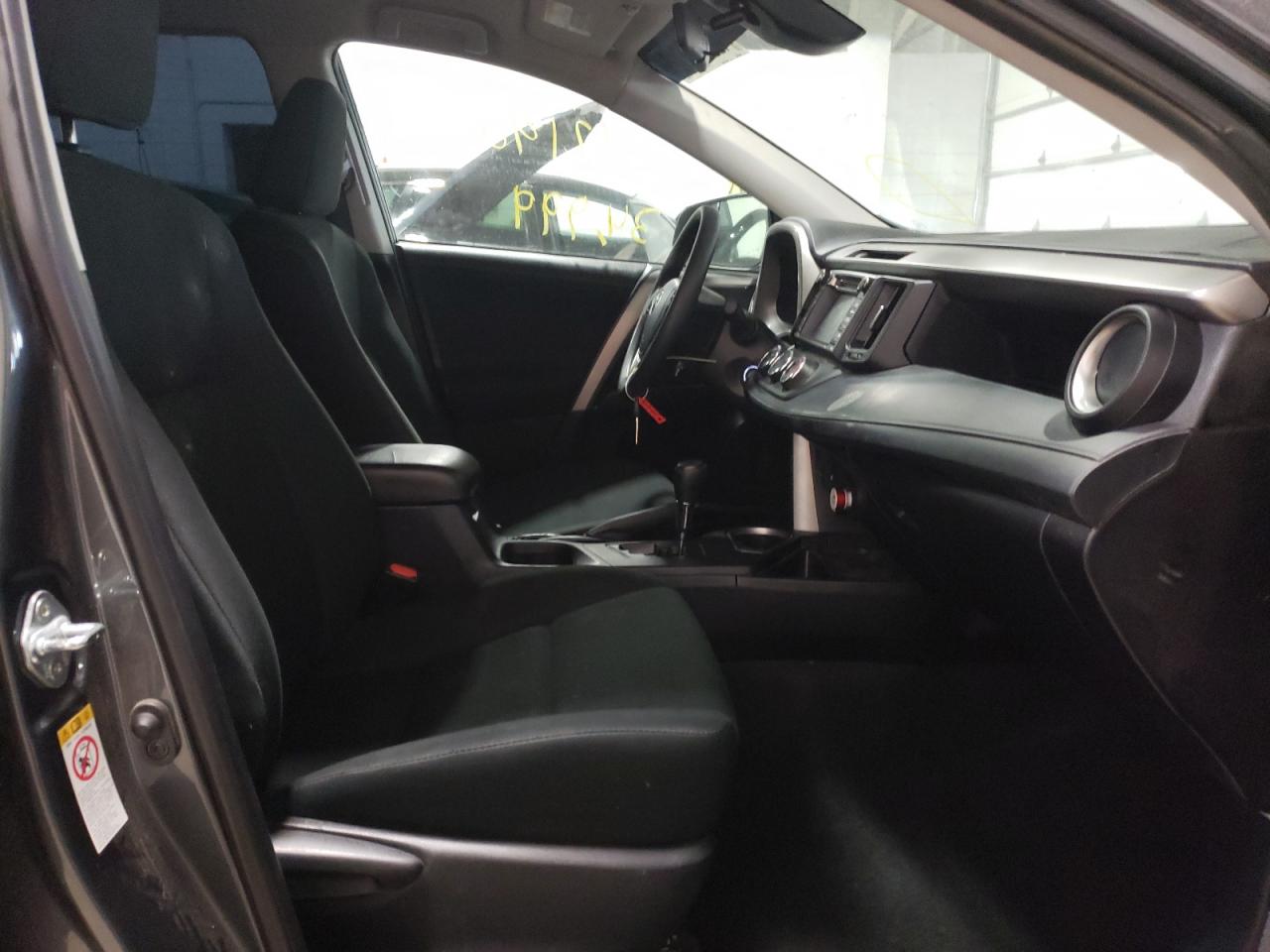 Photo 5 from auction – 2018 TOYOTA RAV4 LE with VIN 2T3BFREV4JW783224