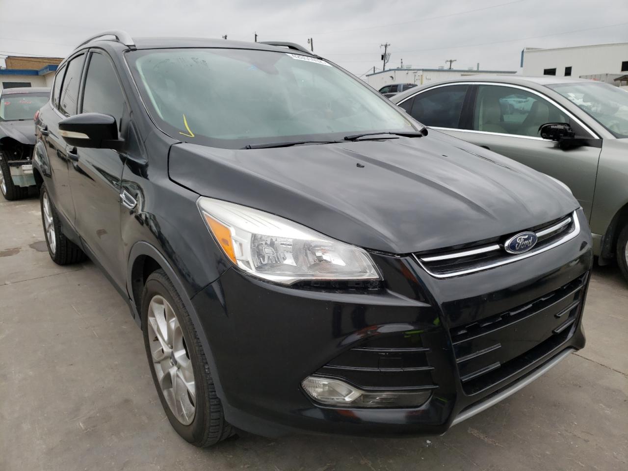 FORD ESCAPE TIT 2015 مع رقم تعريف المركبة 1FMCU0J98FUC61209 - صورة من المزاد