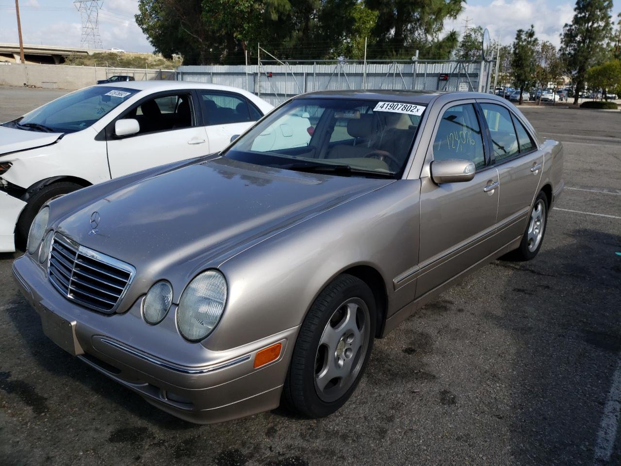 Photo 2 from auction – 2001 MERCEDES-BENZ E 430 with VIN WDBJF70J51B235471