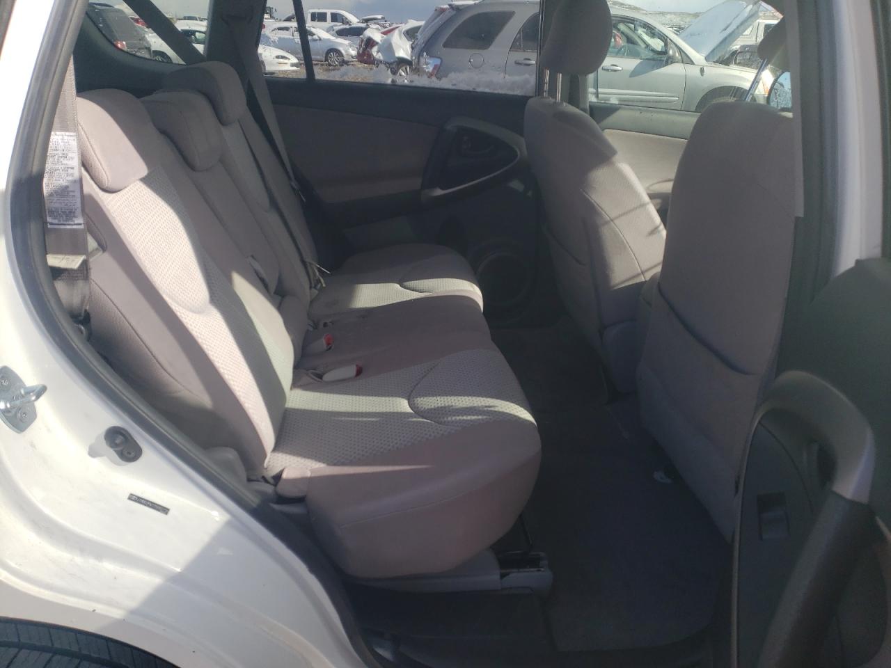 Photo 18 from auction – 2007 TOYOTA RAV4 with VIN JTMBD35V775052726