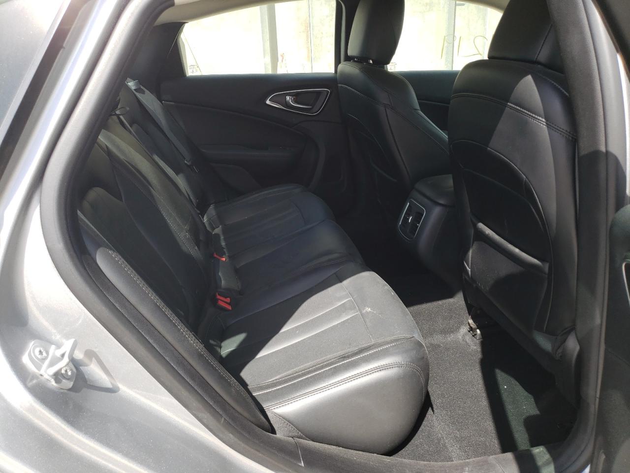 Photo 6 from auction – 2016 CHRYSLER 200 C with VIN 1C3CCCCB8GN100545