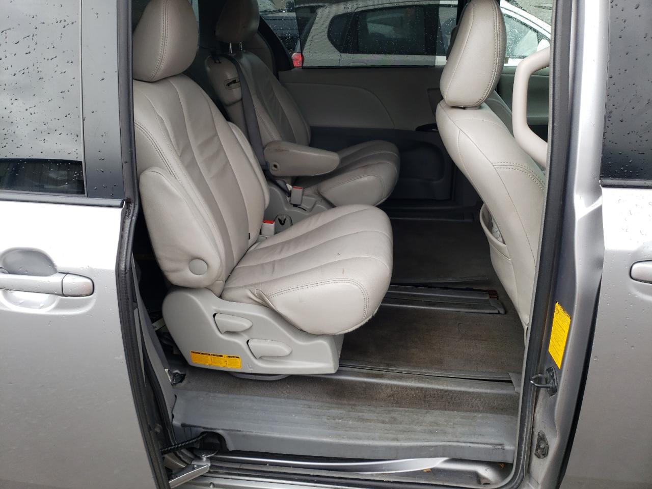 Photo 6 from auction – 2011 TOYOTA SIENNA LE with VIN 5TDKK3DC1BS002039