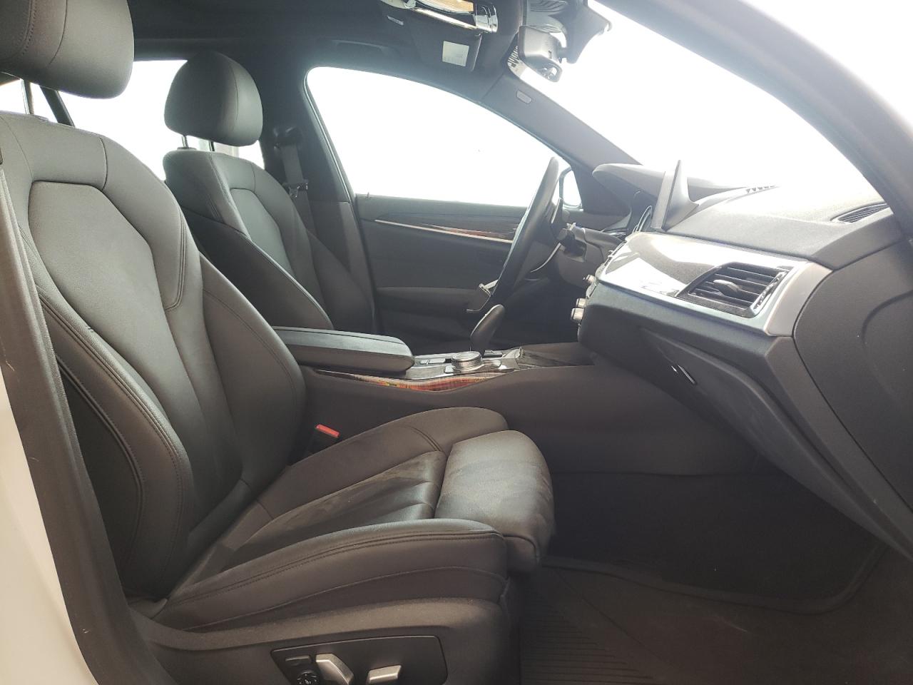 Photo 5 from auction – 2019 BMW 530E with VIN WBAJA9C57KB393268