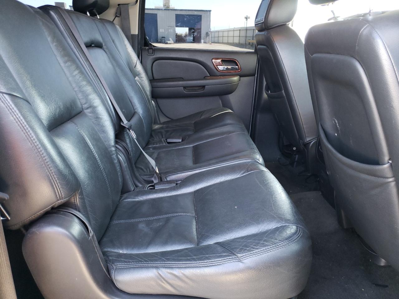 Photo 6 from auction – 2007 CHEVROLET SUBURBAN C with VIN 3GNFC16017G190872