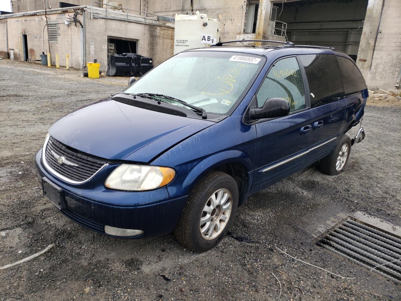 Photo 2 from auction – 2003 CHRYSLER TOWN & COU with VIN 2C8GP54L93R108797