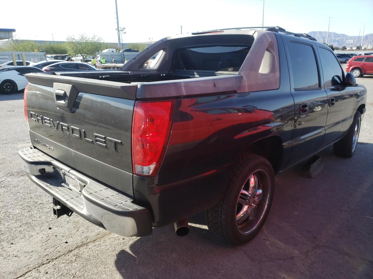 Photo 4 from auction – 2005 CHEVROLET AVALANCHE with VIN 3GNEC12Z05G125086