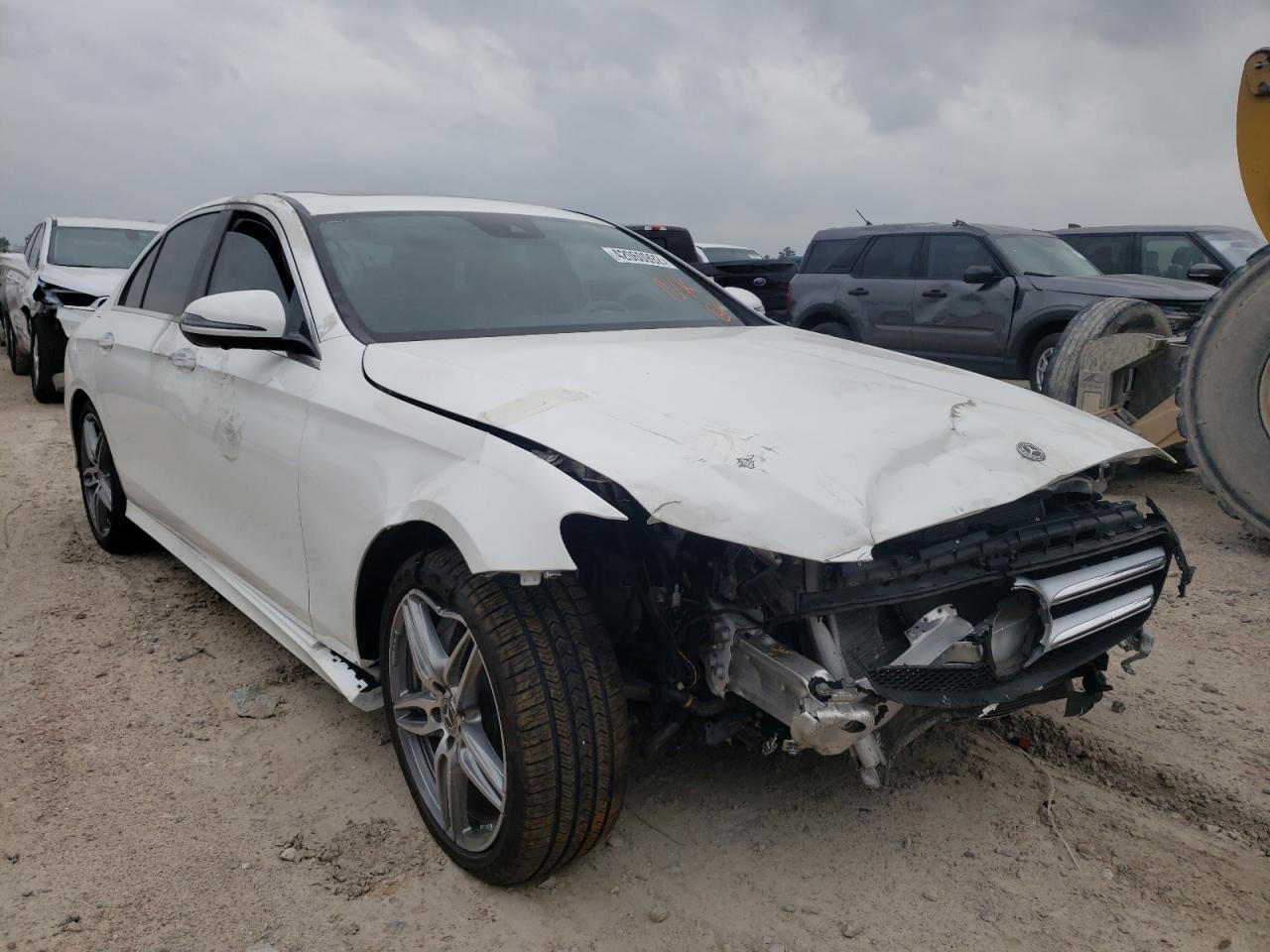 MERCEDES-BENZ E 300 2019 with VIN WDDZF4JB7KA548416 - Photo from auction