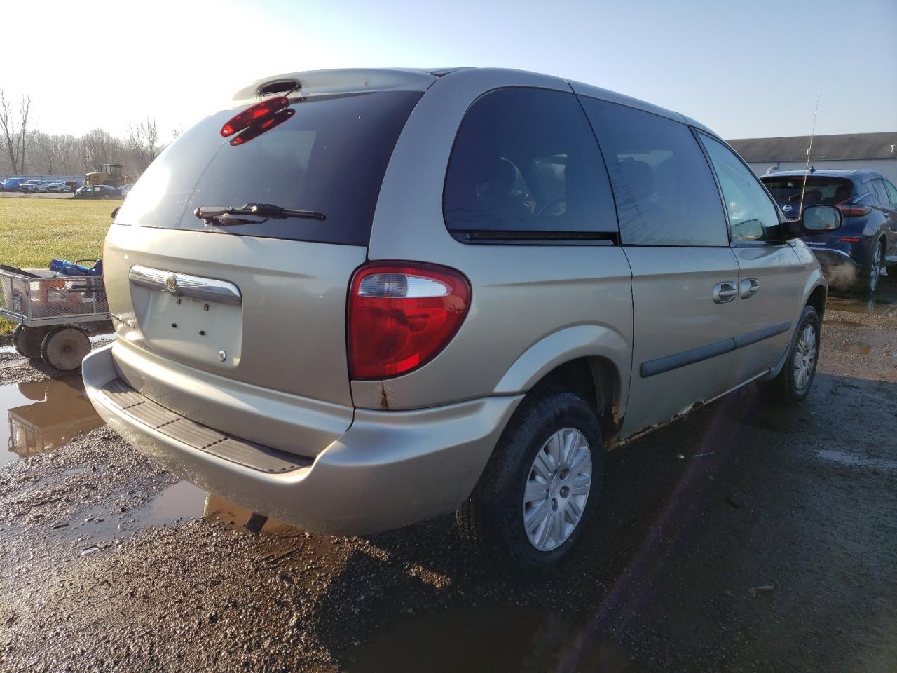 Photo 4 from auction – 2006 CHRYSLER TOWN & COU with VIN 1A4GP45R06B745802