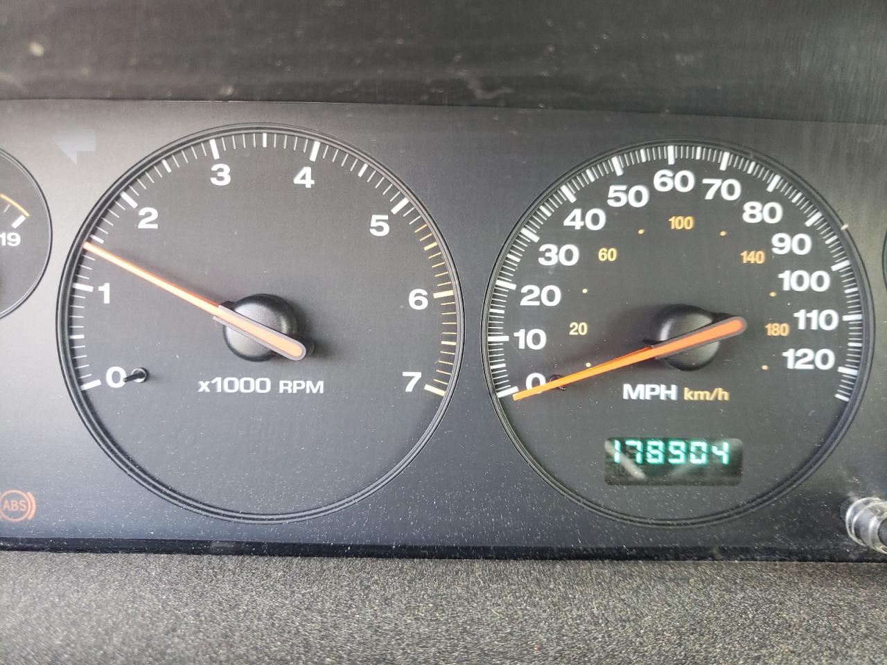 Photo 8 from auction – 2001 JEEP CHEROKEE with VIN 1J4GW48S41C550483