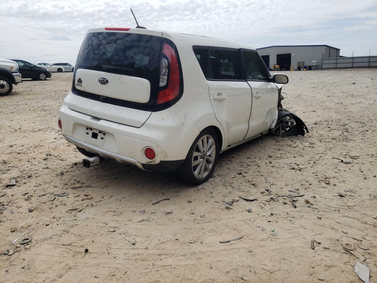 Photo 4 from auction – 2017 KIA SOUL + with VIN KNDJP3A54H7448952
