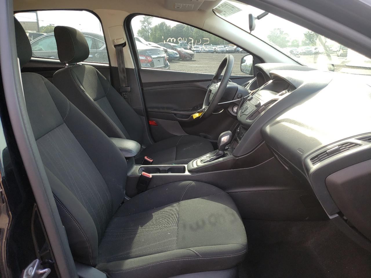 Zdjęcie 5 z aukcji – 2018 FORD FOCUS SE z VIN 1FADP3K29JL214827