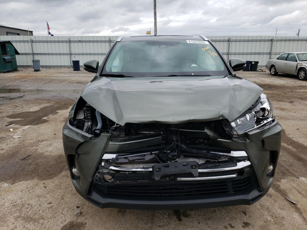 Photo 9 from auction – 2017 TOYOTA HIGHLANDER with VIN 5TDDGRFH7HS020818