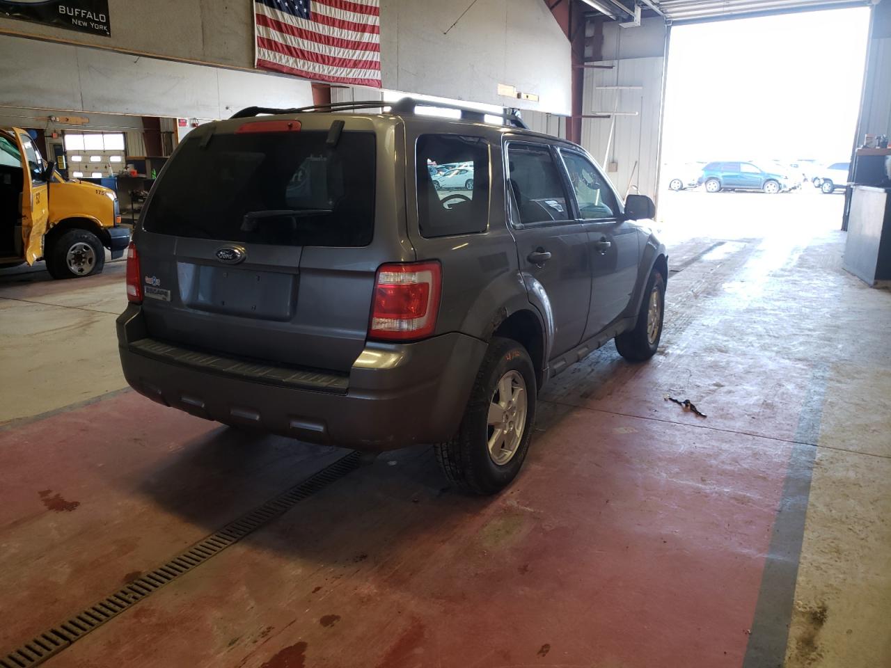 Photo 4 from auction – 2009 FORD ESCAPE XLT with VIN 1FMCU03709KB39777