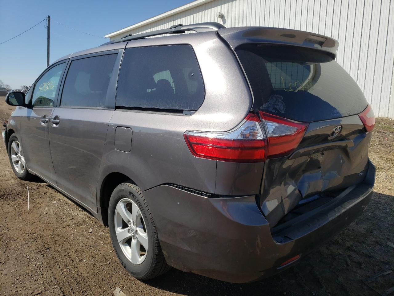 Photo 3 from auction – 2015 TOYOTA SIENNA LE with VIN 5TDKK3DCXFS652266