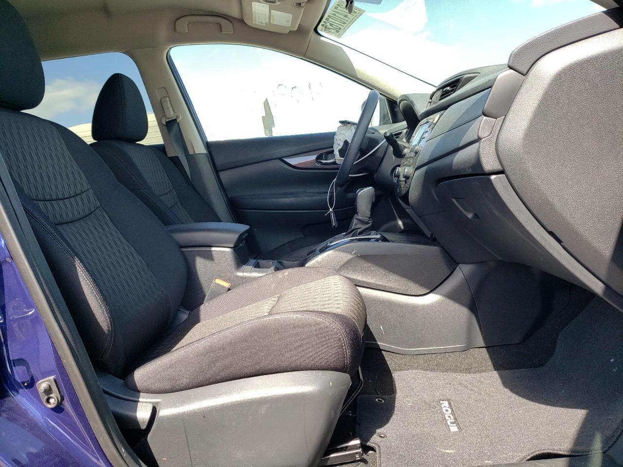 Photo 5 from auction – 2017 NISSAN ROGUE S with VIN 5N1AT2MT2HC840931