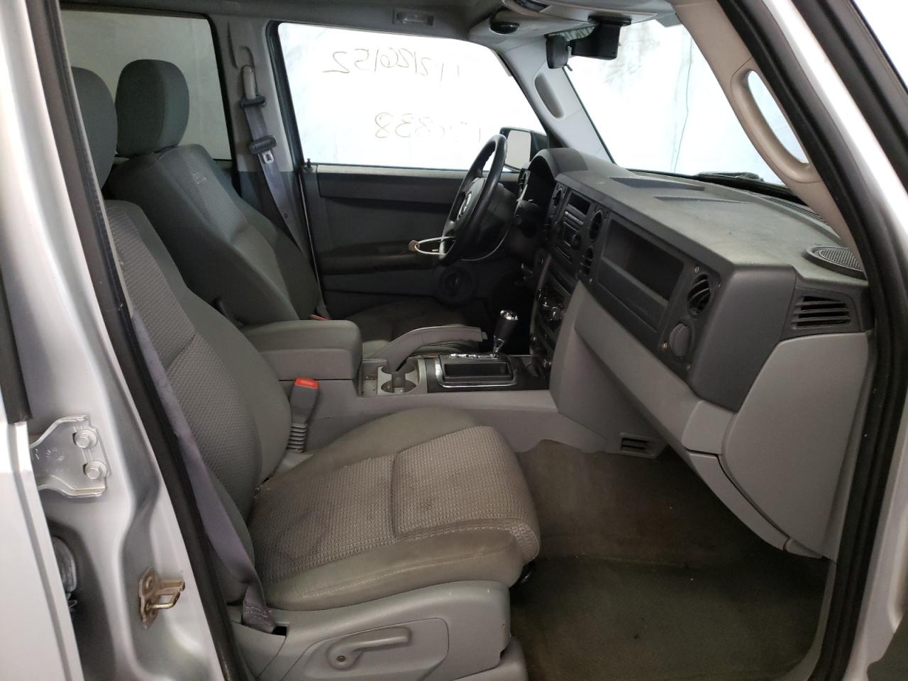 Photo 5 from auction – 2007 JEEP COMMANDER with VIN 1J8HG48K47C619312