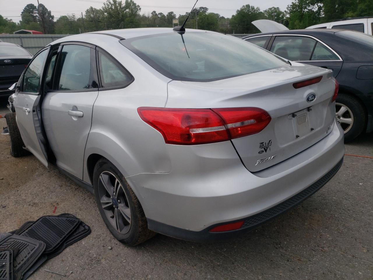 Photo 3 from auction – 2017 FORD FOCUS SE with VIN 1FADP3FE2HL274432
