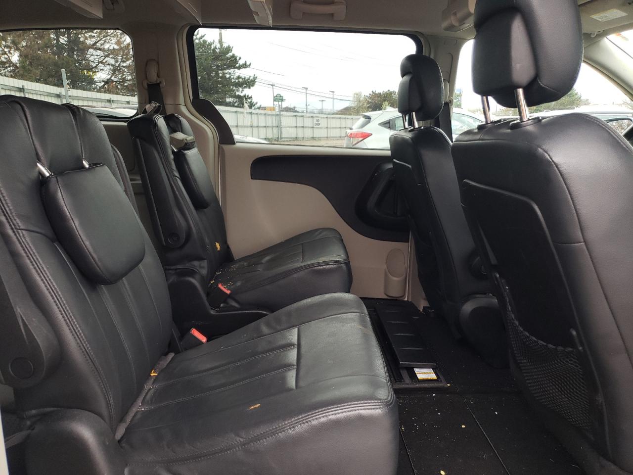 Photo 6 from auction – 2012 CHRYSLER TOWN & COU with VIN 2C4RC1BG9CR116306