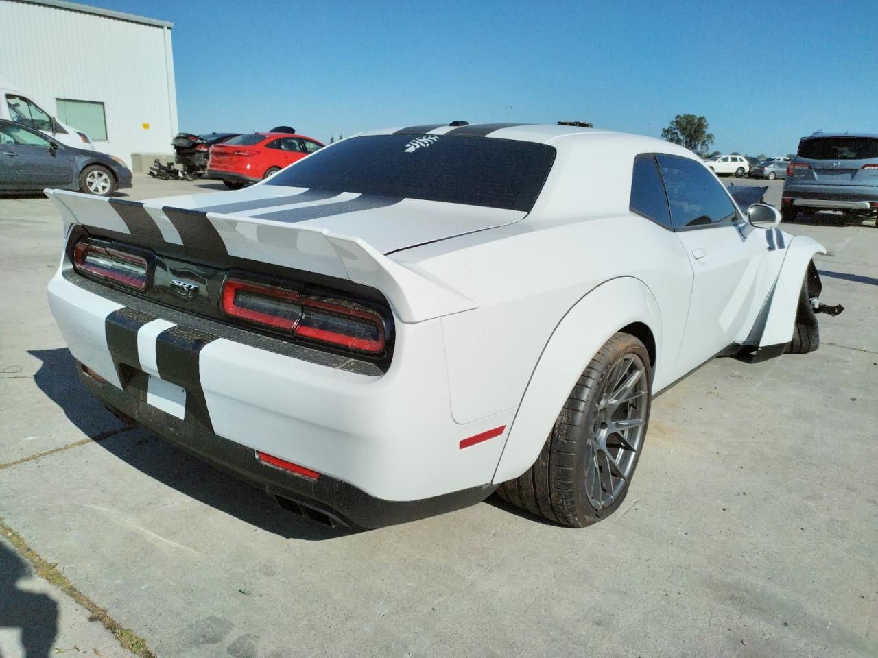 Photo 4 from auction – 2015 DODGE CHALLENGER with VIN 2C3CDZAT5FH710972