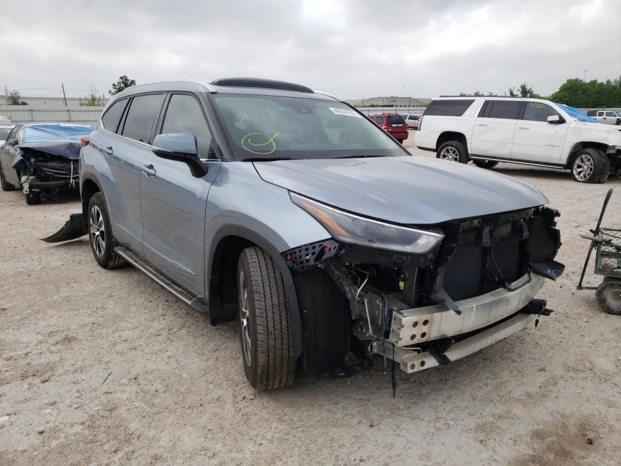 TOYOTA HIGHLANDER 2021 with VIN 5TDGZRBH7MS100000 - Photo from auction