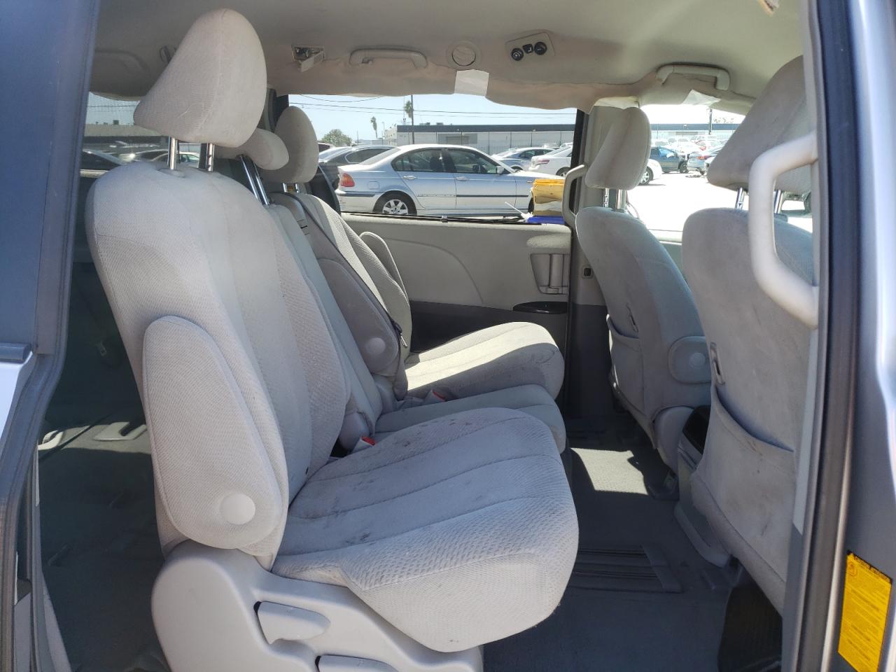 Photo 6 from auction – 2011 TOYOTA SIENNA LE with VIN 5TDKK3DC1BS037065