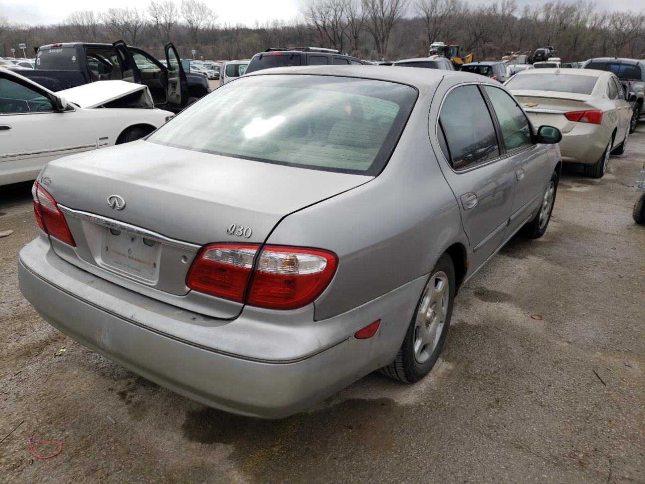 Photo 4 from auction – 2001 INFINITI I30 with VIN JNKCA31A01T017821
