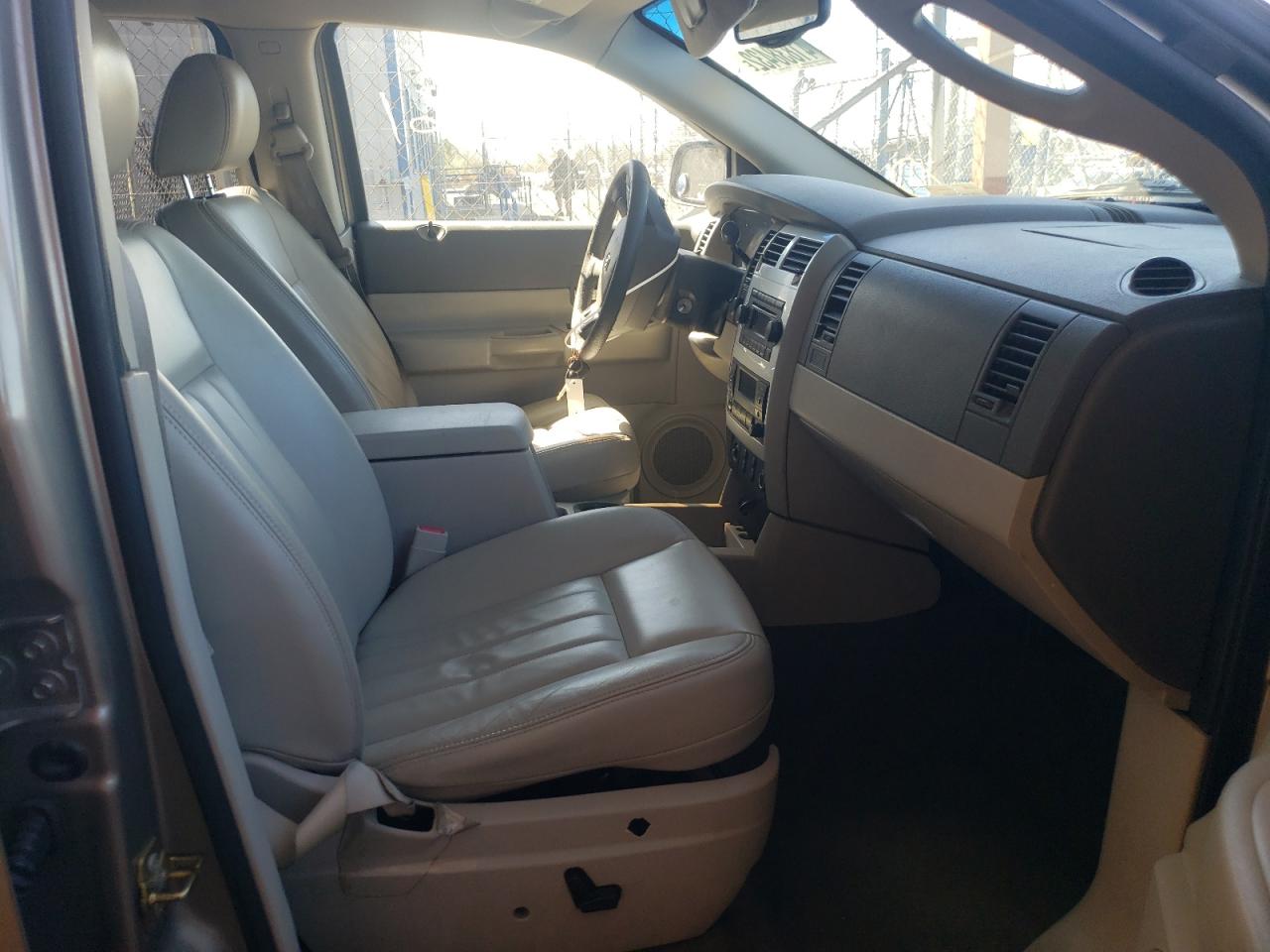 Photo 5 from auction – 2005 DODGE DURANGO LI with VIN 1D4HB58DX5F552498