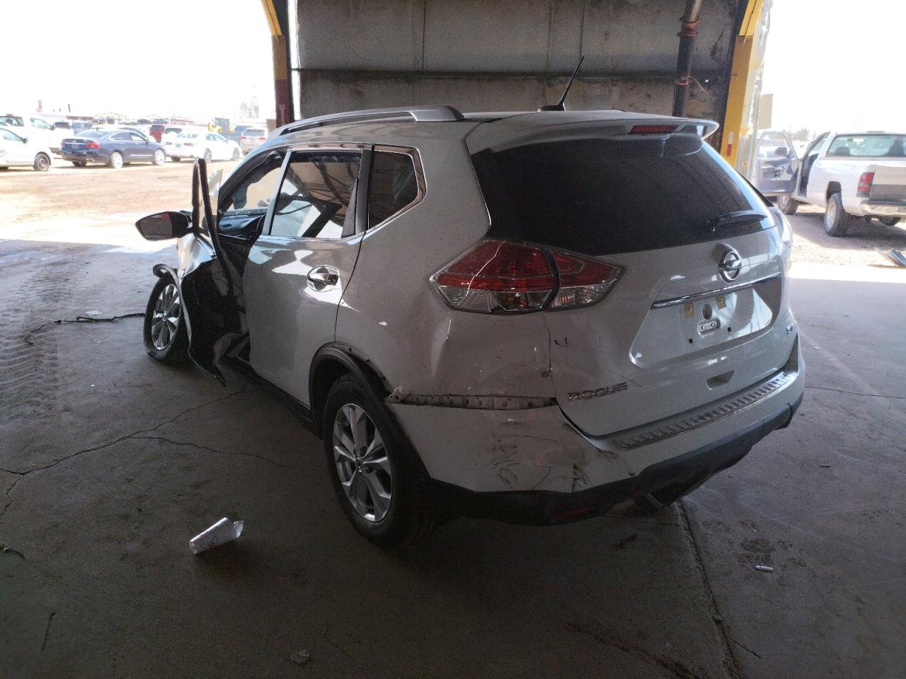 Photo 3 from auction – 2016 NISSAN ROGUE S with VIN KNMAT2MT5GP672682