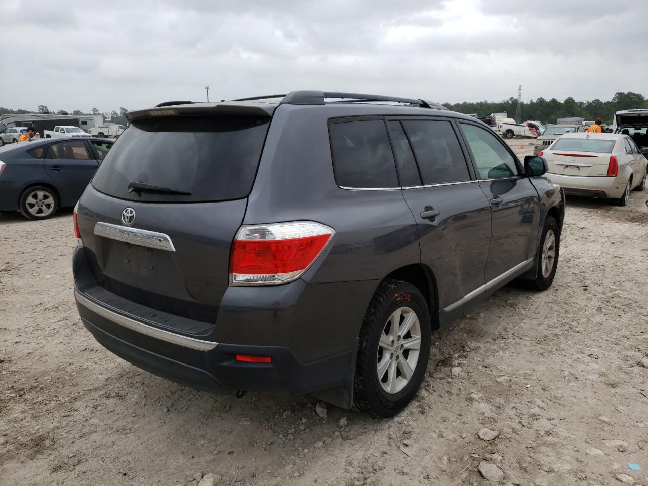 Photo 4 from auction – 2013 TOYOTA HIGHLANDER with VIN 5TDZK3EHXDS130419