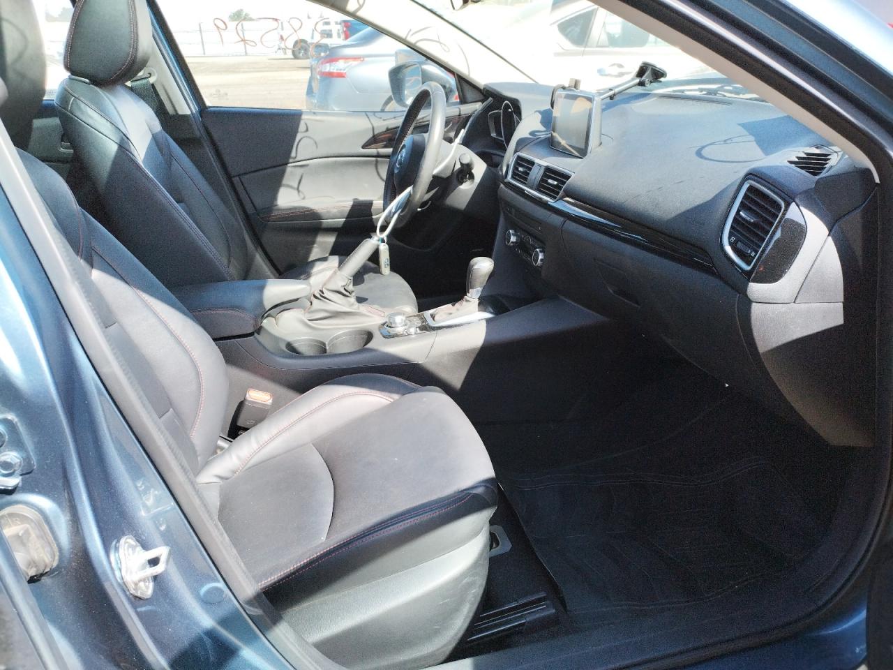 Photo 5 from auction – 2015 MAZDA UK with VIN JM1BM1M72F1240812