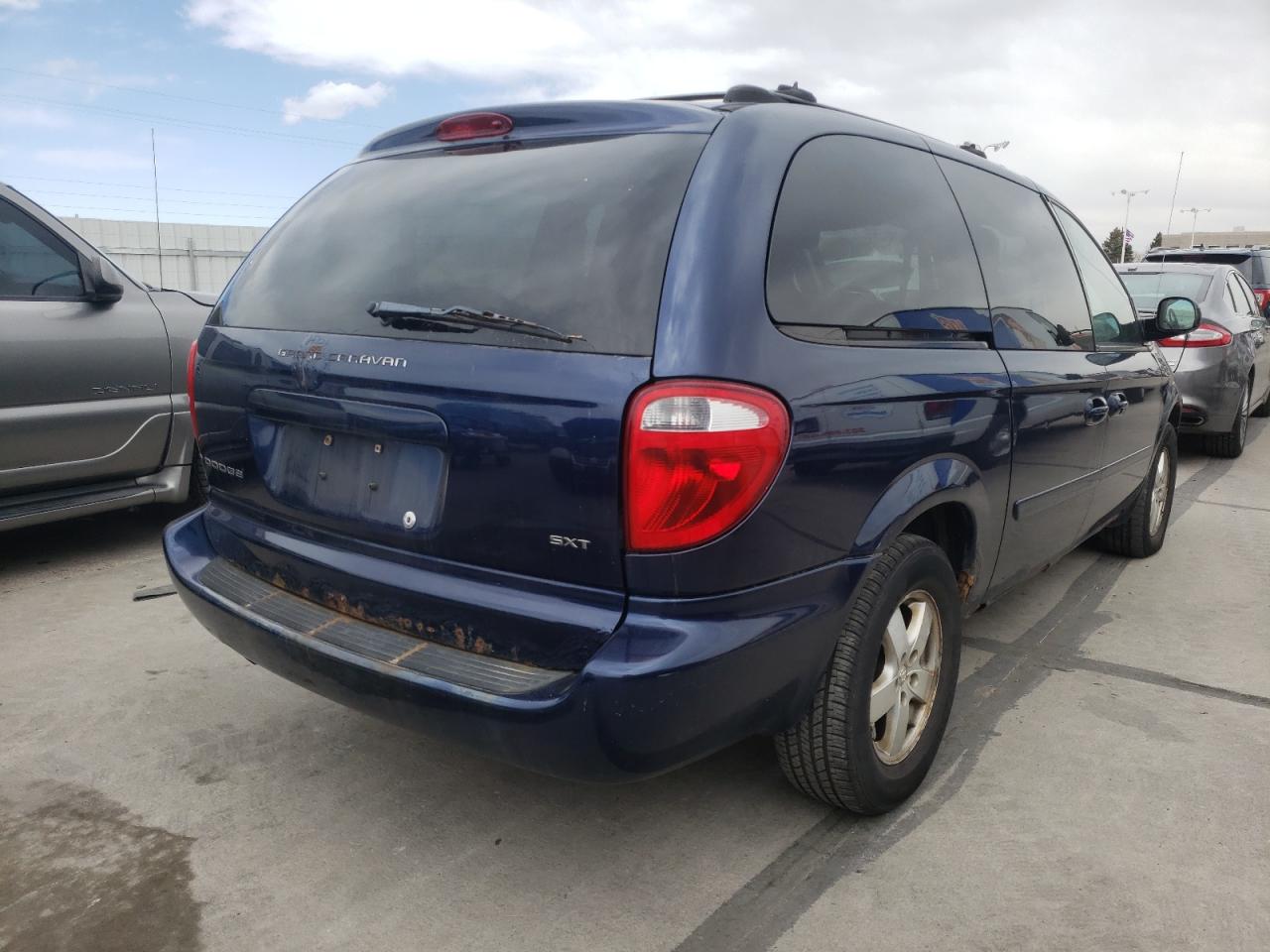 Photo 4 from auction – 2005 DODGE GRAND CARA with VIN 2D4GP44L15R420159