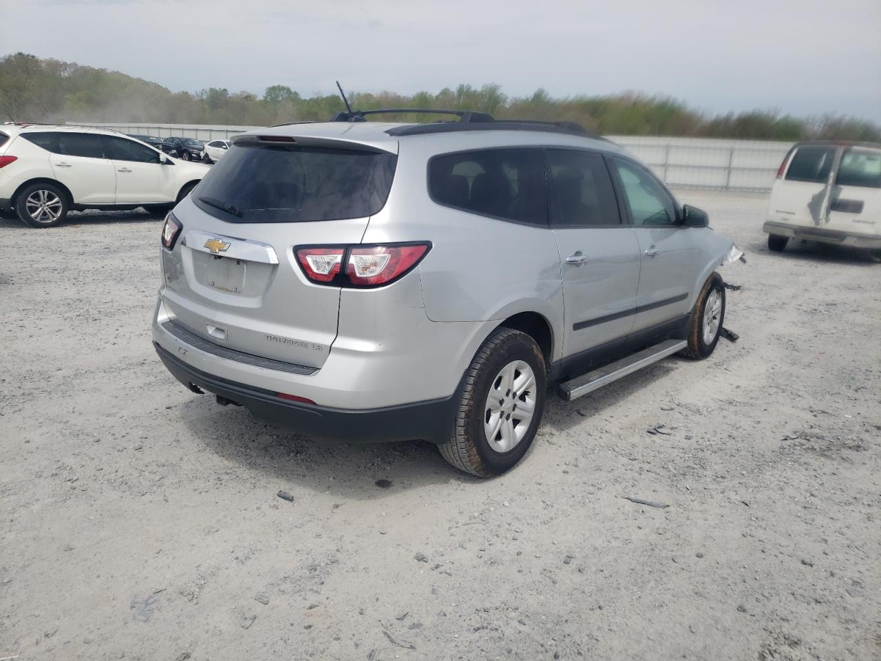 Photo 4 from auction – 2015 CHEVROLET TRAVERSE L with VIN 1GNKRFKD0FJ193830