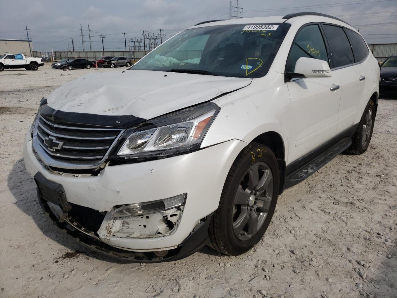 Photo 2 from auction – 2017 CHEVROLET TRAVERSE L with VIN 1GNKRHKD1HJ196850