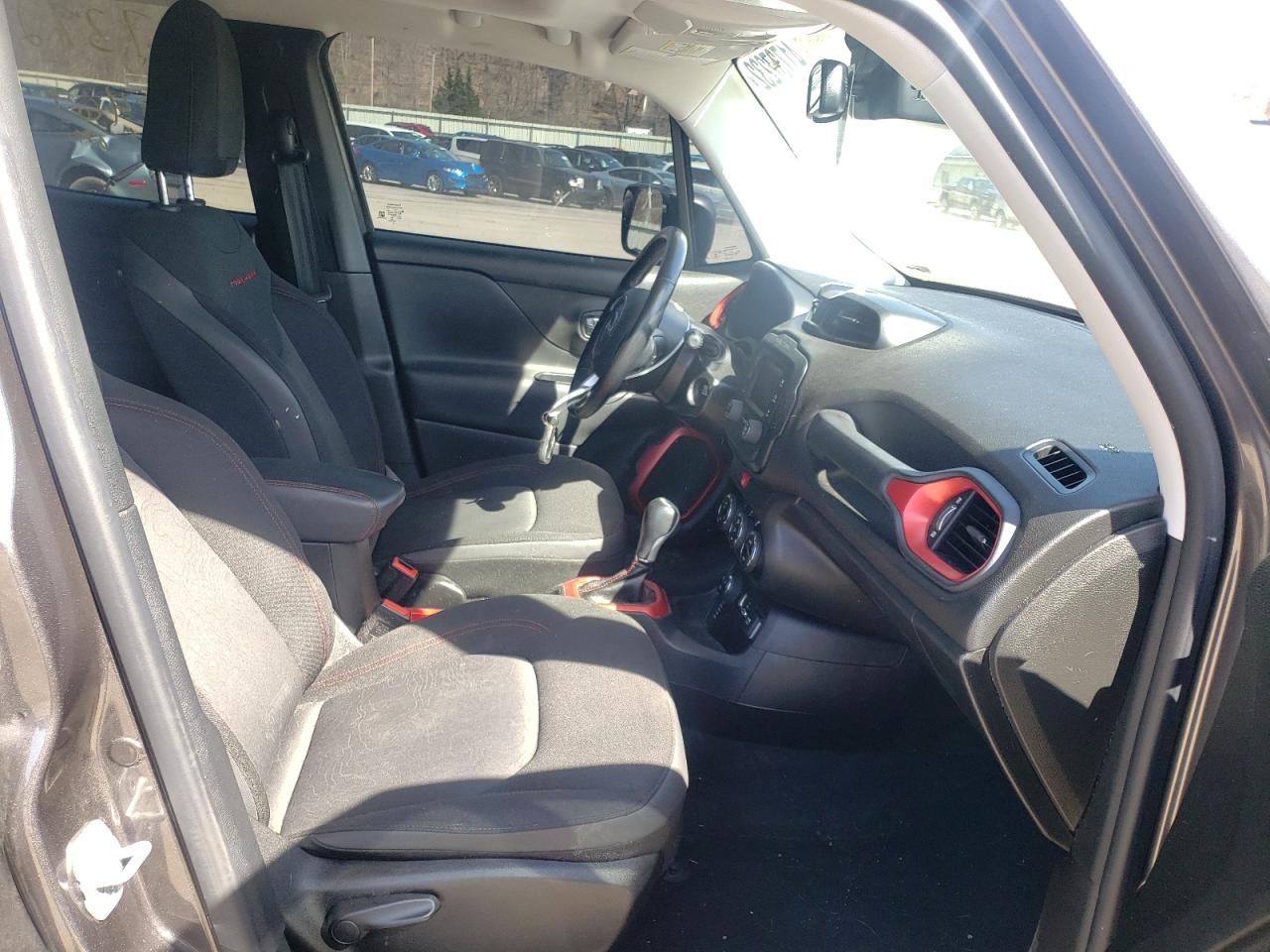 Photo 5 from auction – 2016 JEEP RENEGADE T with VIN ZACCJBCT6GPD79943